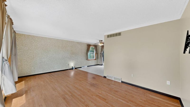 115 1st St SE, Plainview, MN 55964