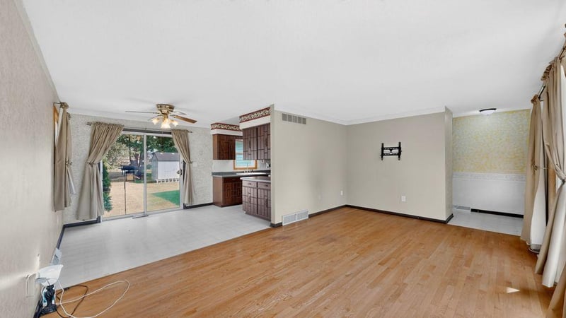 115 1st St SE, Plainview, MN 55964