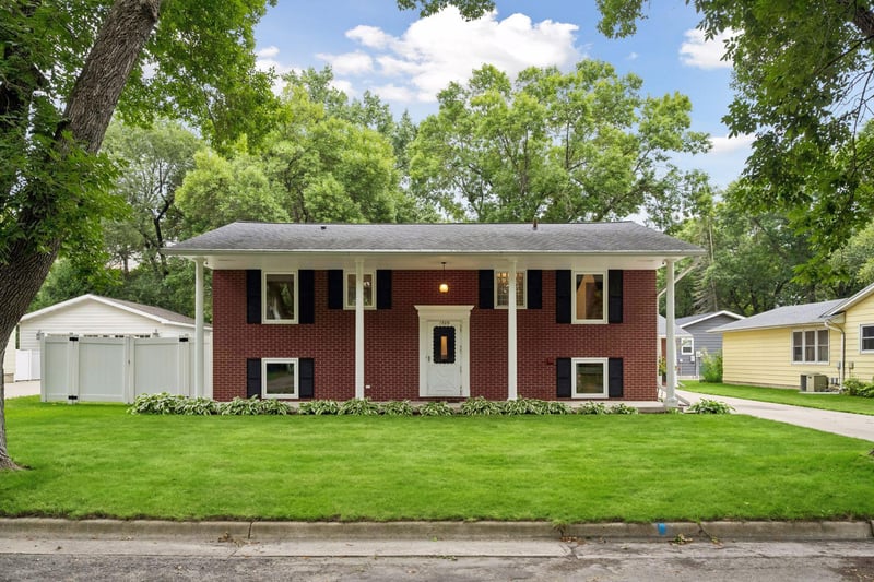 1309 10th St SW, Willmar, MN 56201