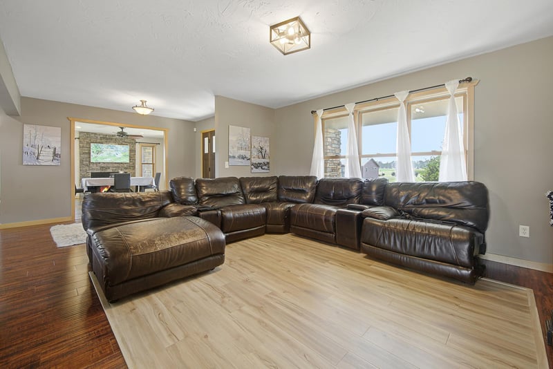 751 S 12th St, Bird Island, MN 55310