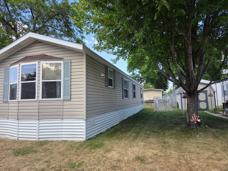 1150 Cessna Dr E, New Brighton, MN 55112