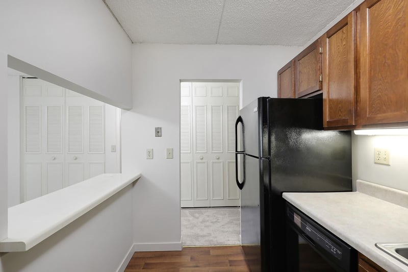 10411 Cedar Lake Rd #208, Minnetonka, MN 55305