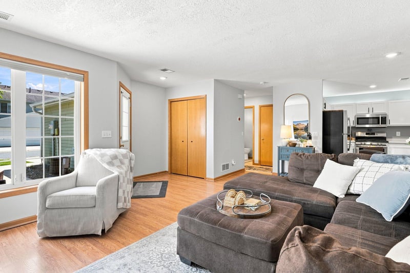 1122 Heather Ln, Waconia, MN 55387