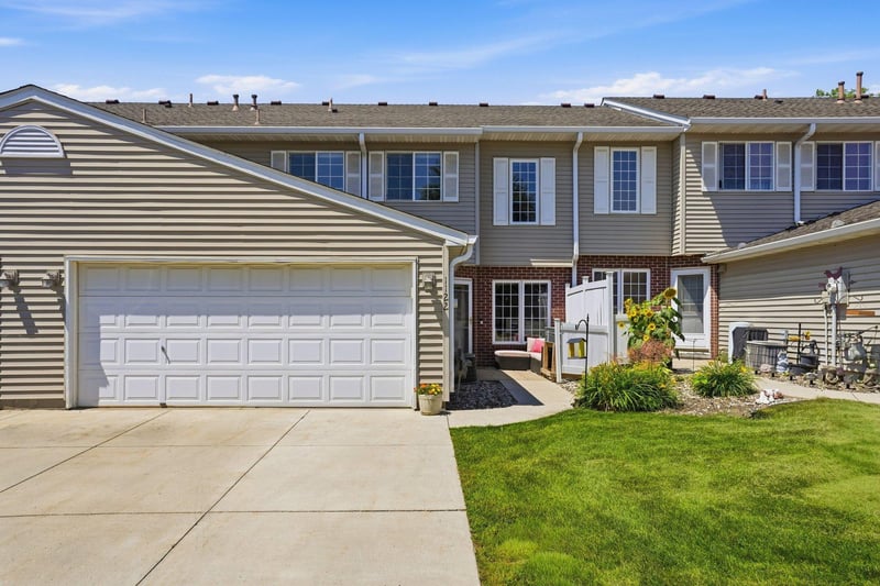 1122 Heather Ln, Waconia, MN 55387