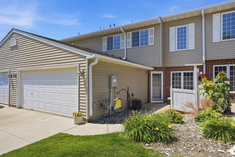 1122 Heather Ln, Waconia, MN 55387