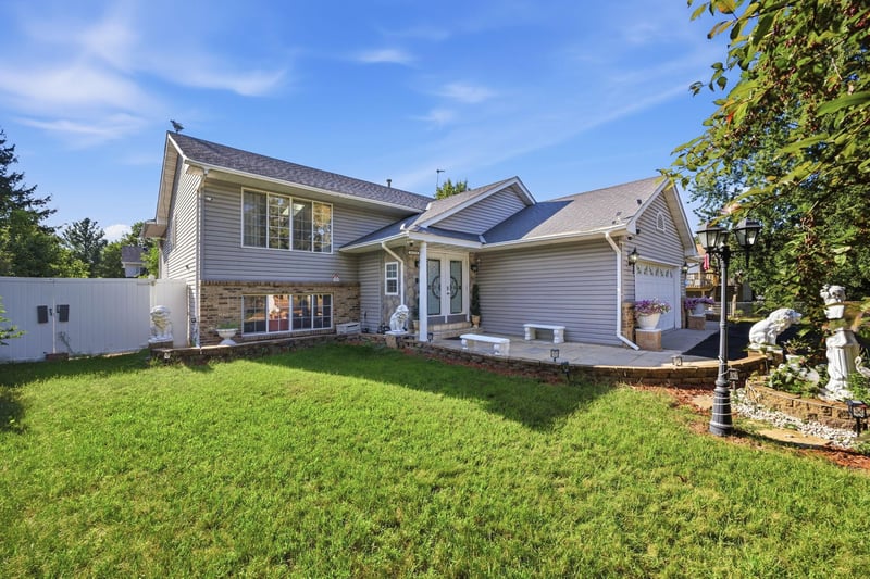 38554 8th Ave, North Branch, MN 55056