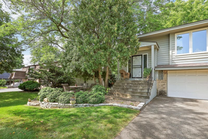 9702 Utica Rd, Bloomington, MN 55437