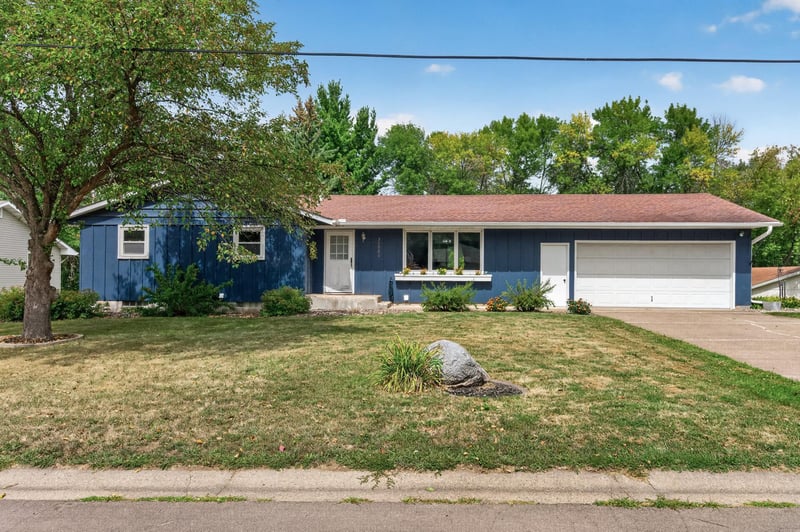 30880 Belair Dr, Lindstrom, MN 55045