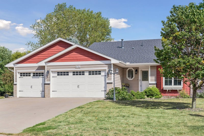 4751 Heather Ridge Rd N, Oakdale, MN 55128