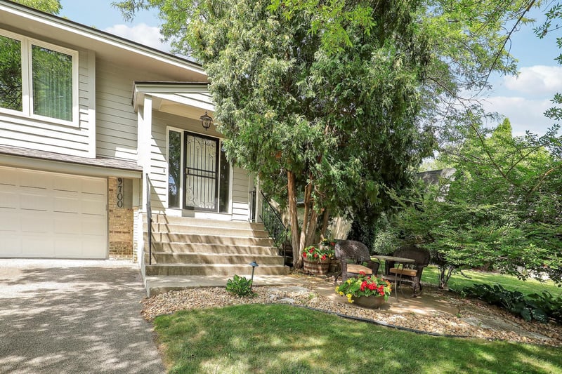 9700 Utica Rd, Bloomington, MN 55437