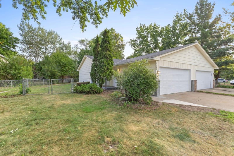 2163 109th Ln NW, Coon Rapids, MN 55433