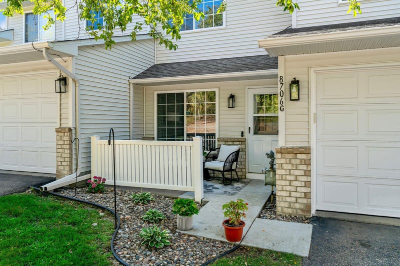 8706 Quarry Ridge Ln #G, Woodbury, MN 55125