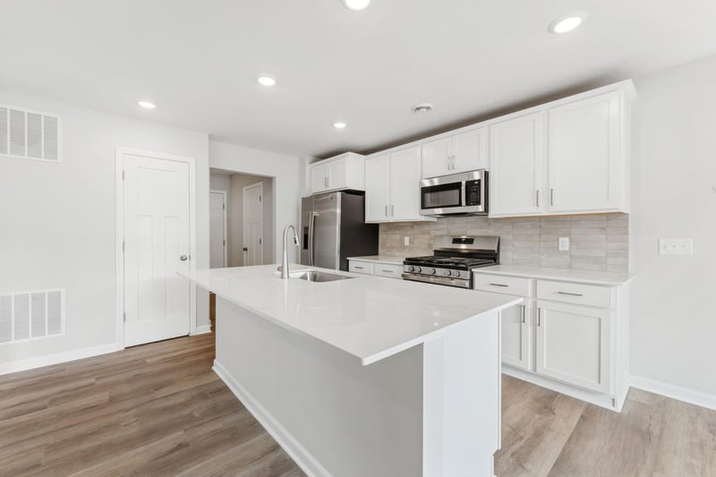 1051 Adamstown Dr, Rosemount, MN 55068