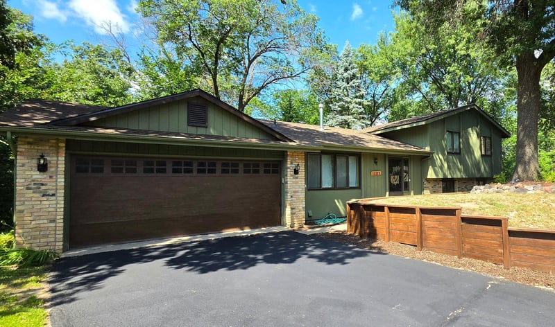 12123 Red Oak Ct S, Burnsville, MN 55337