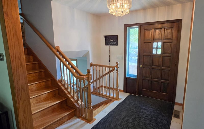 12123 Red Oak Ct S, Burnsville, MN 55337
