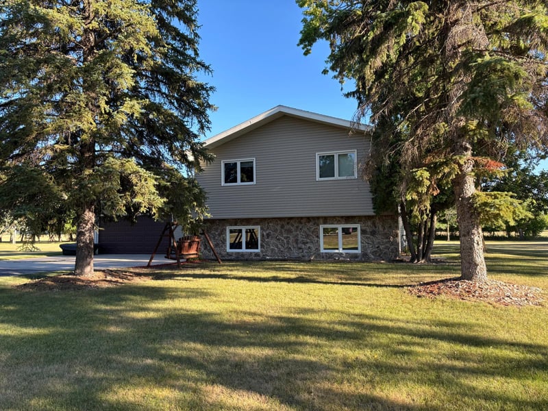 14372 Riverbend Trl, Thief River Falls, MN 56701