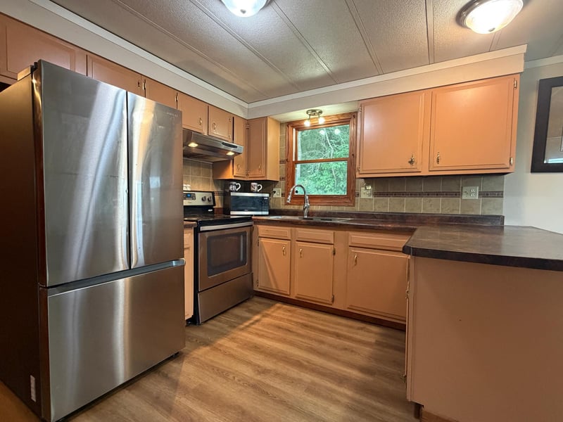 689 E Lake Blvd, Winona, MN 55987