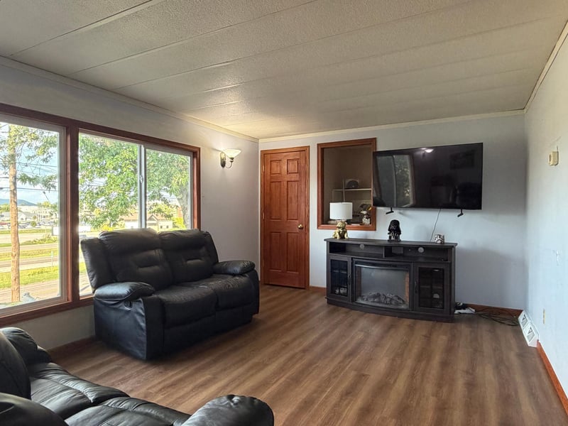 689 E Lake Blvd, Winona, MN 55987