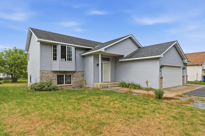 2910 Crescent Ridge Trl, Saint Cloud, MN 56301