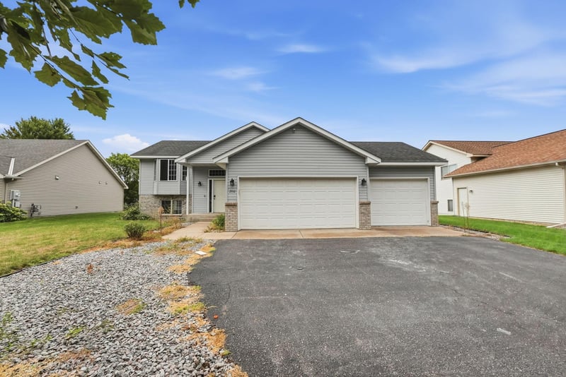 2910 Crescent Ridge Trl, Saint Cloud, MN 56301