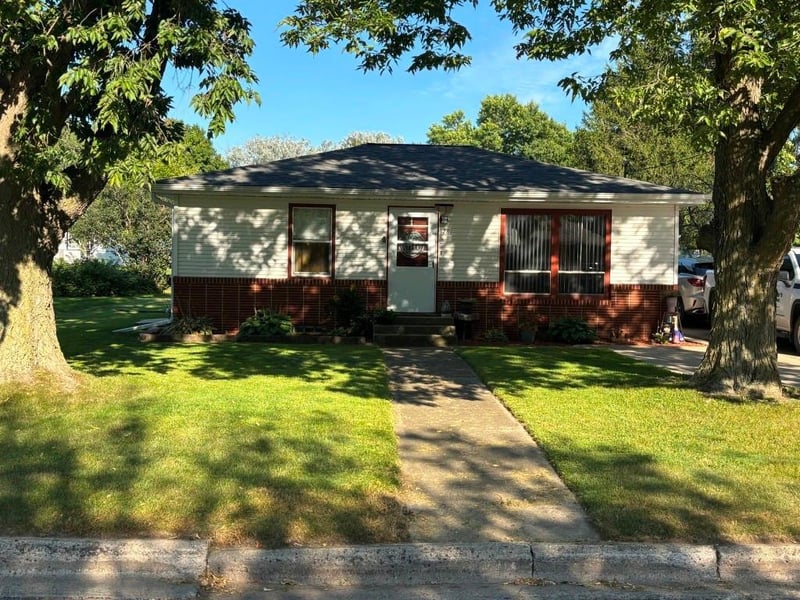128 S Morrison Ave, Jackson, MN 56143
