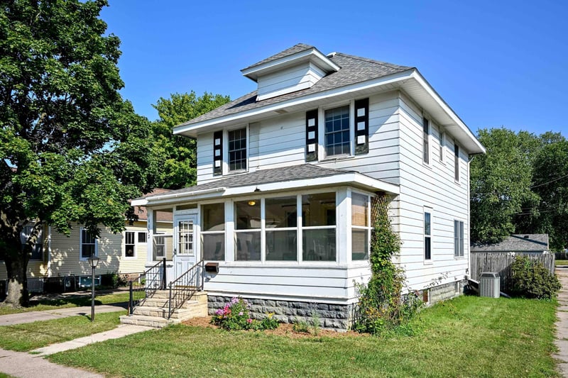 1152 W 5th St, Winona, MN 55987