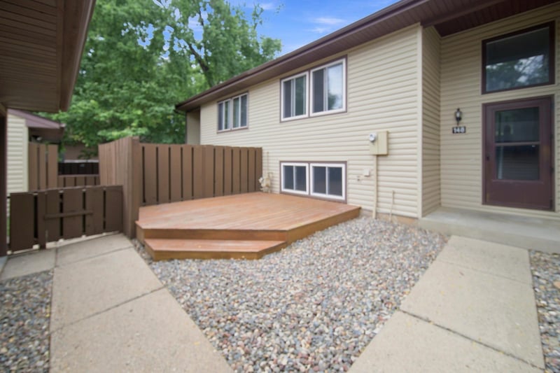 148 River Woods Ln, Burnsville, MN 55337