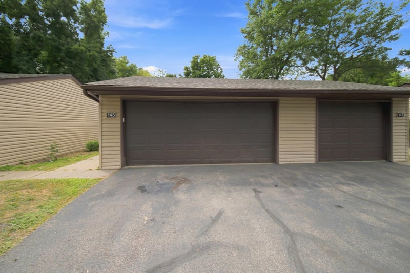 148 River Woods Ln, Burnsville, MN 55337