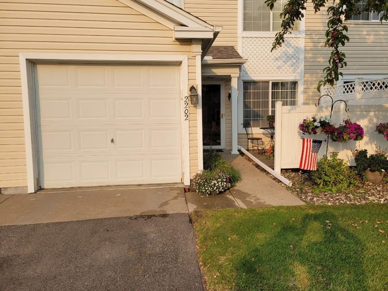 1833 Southcross Dr W #2202, Burnsville, MN 55306