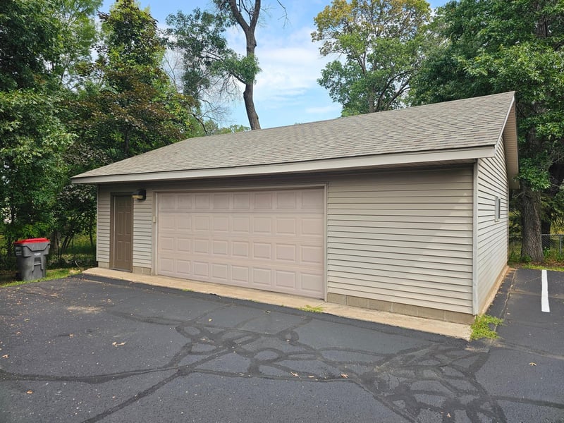 1994 E Rum River Dr S, Cambridge, MN 55008