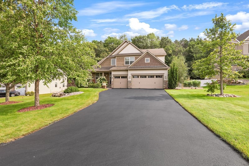2147 Spring Lake Ct, Shakopee, MN 55379