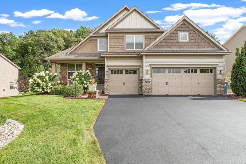 2147 Spring Lake Ct, Shakopee, MN 55379