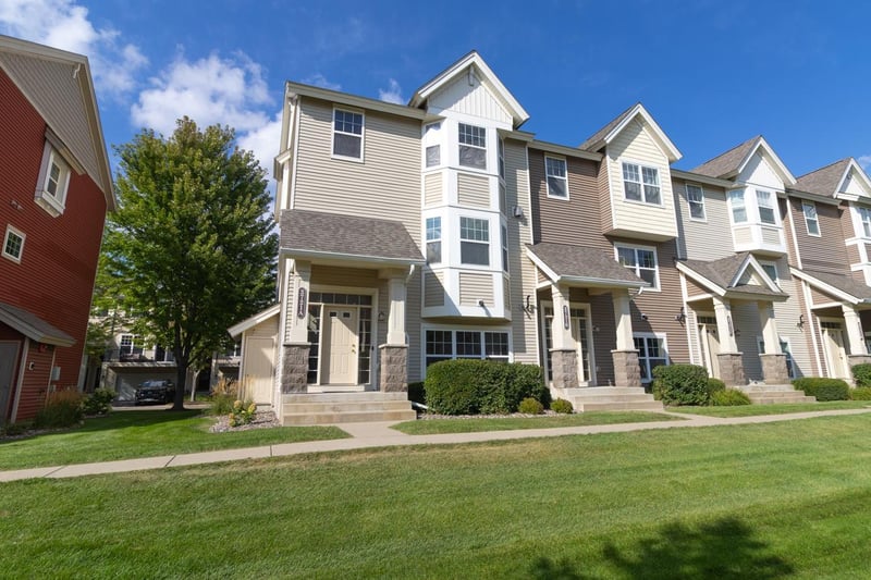 3721 Hazel Trl #A, Woodbury, MN 55129
