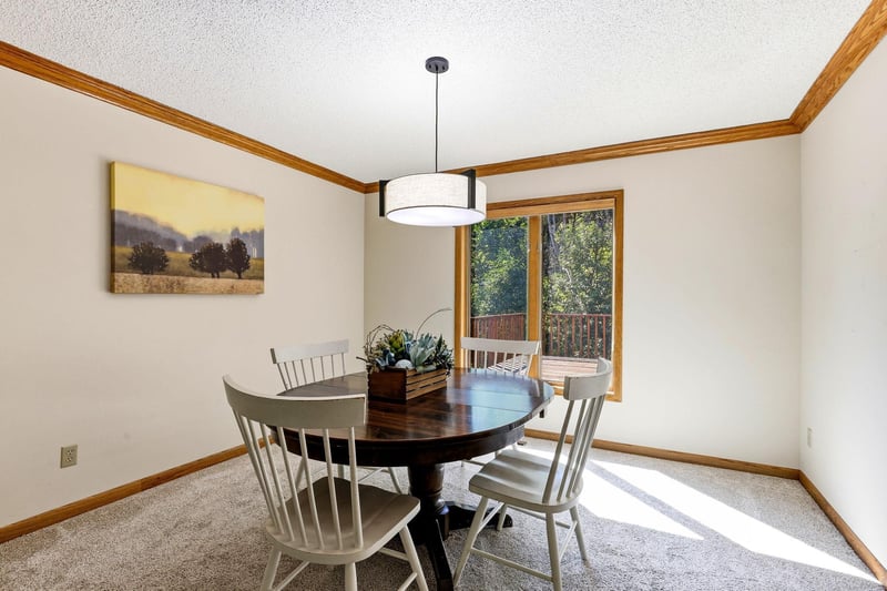 4690 Parkridge Dr, Eagan, MN 55123