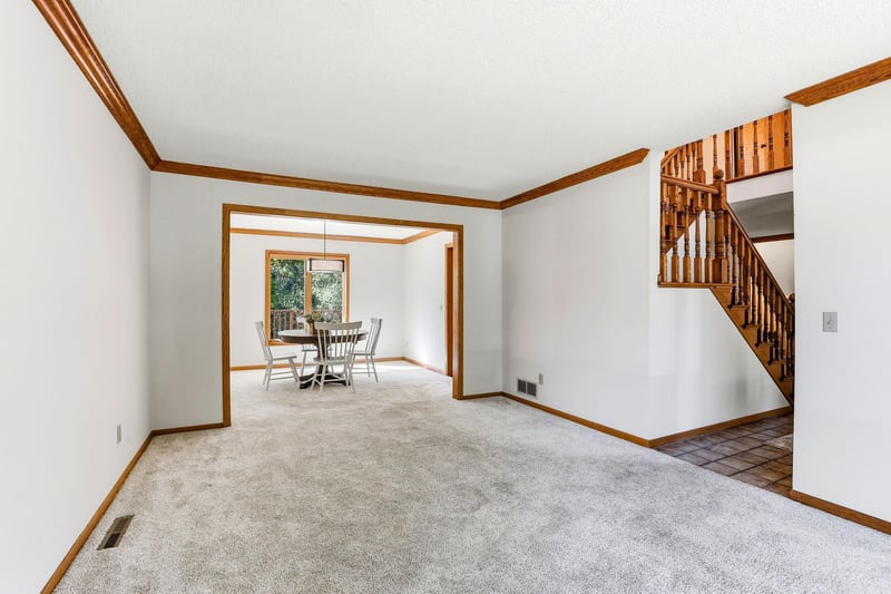4690 Parkridge Dr, Eagan, MN 55123