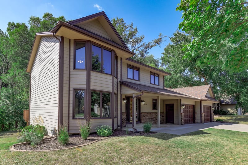 4690 Parkridge Dr, Eagan, MN 55123