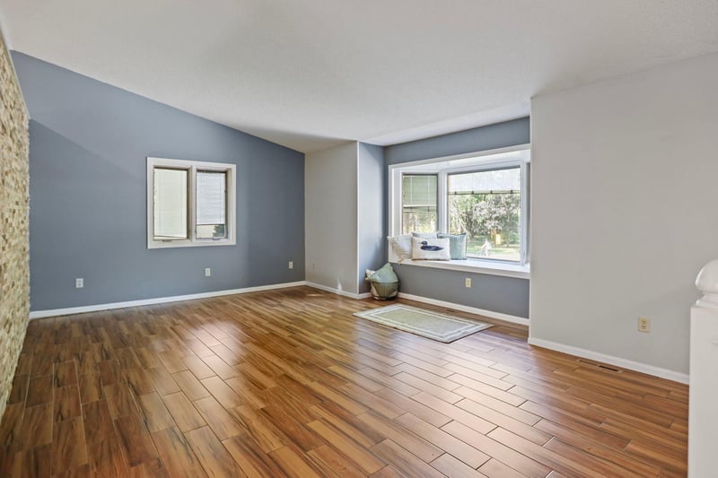 1242 Aldrich Way, Faribault, MN 55021