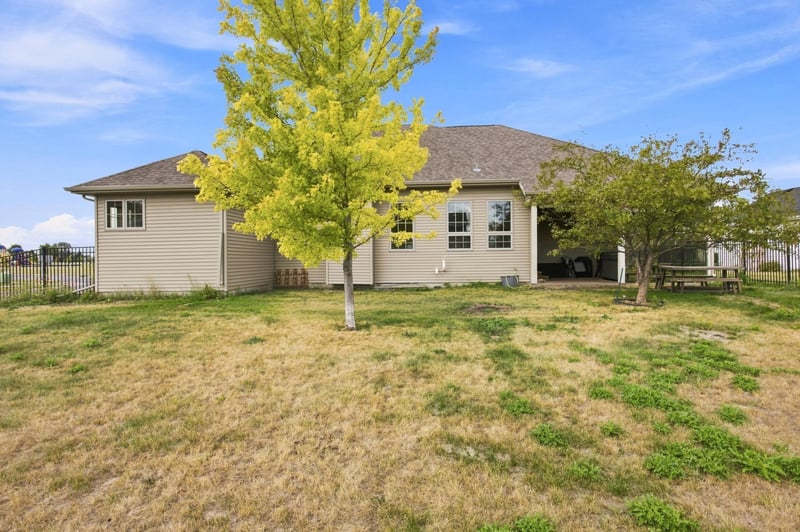 3848 16th St S, Moorhead, MN 56560