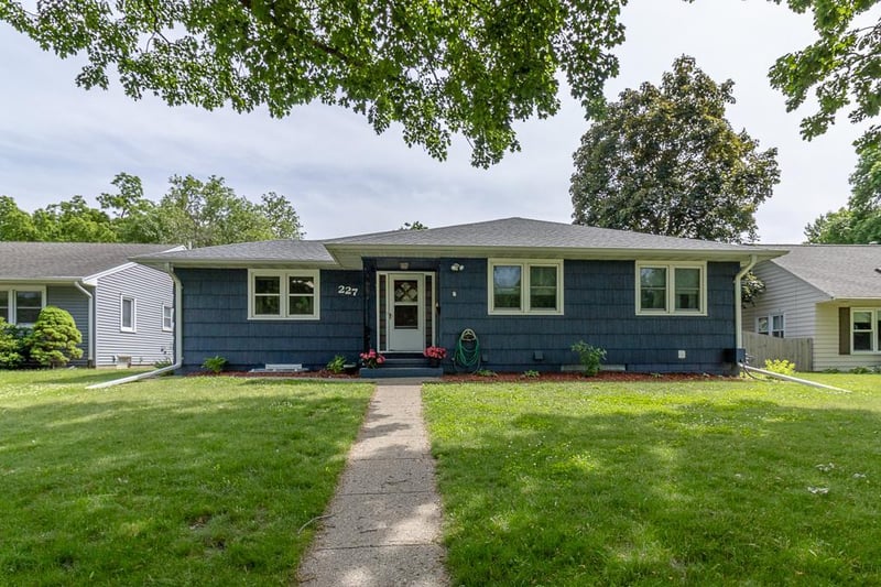 227 Westwood Dr, Mankato, MN 56001