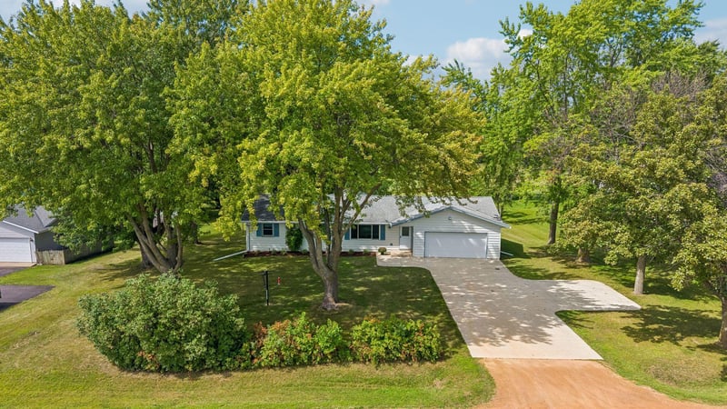 8887 Reitz Lake Rd, Waconia, MN 55387