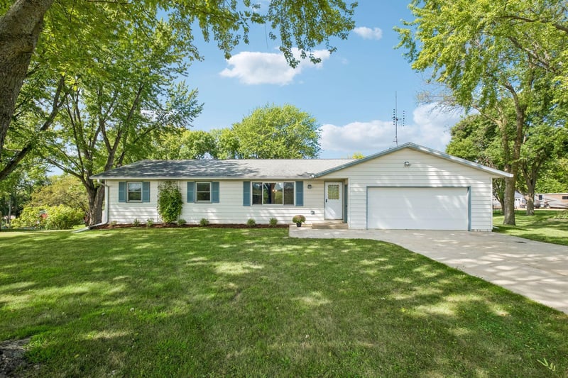 8887 Reitz Lake Rd, Waconia, MN 55387