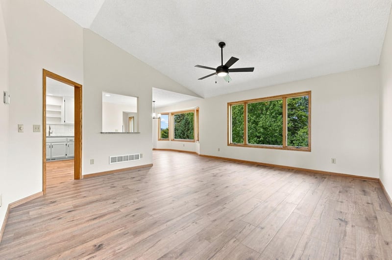 195 S Medina St, Loretto, MN 55357