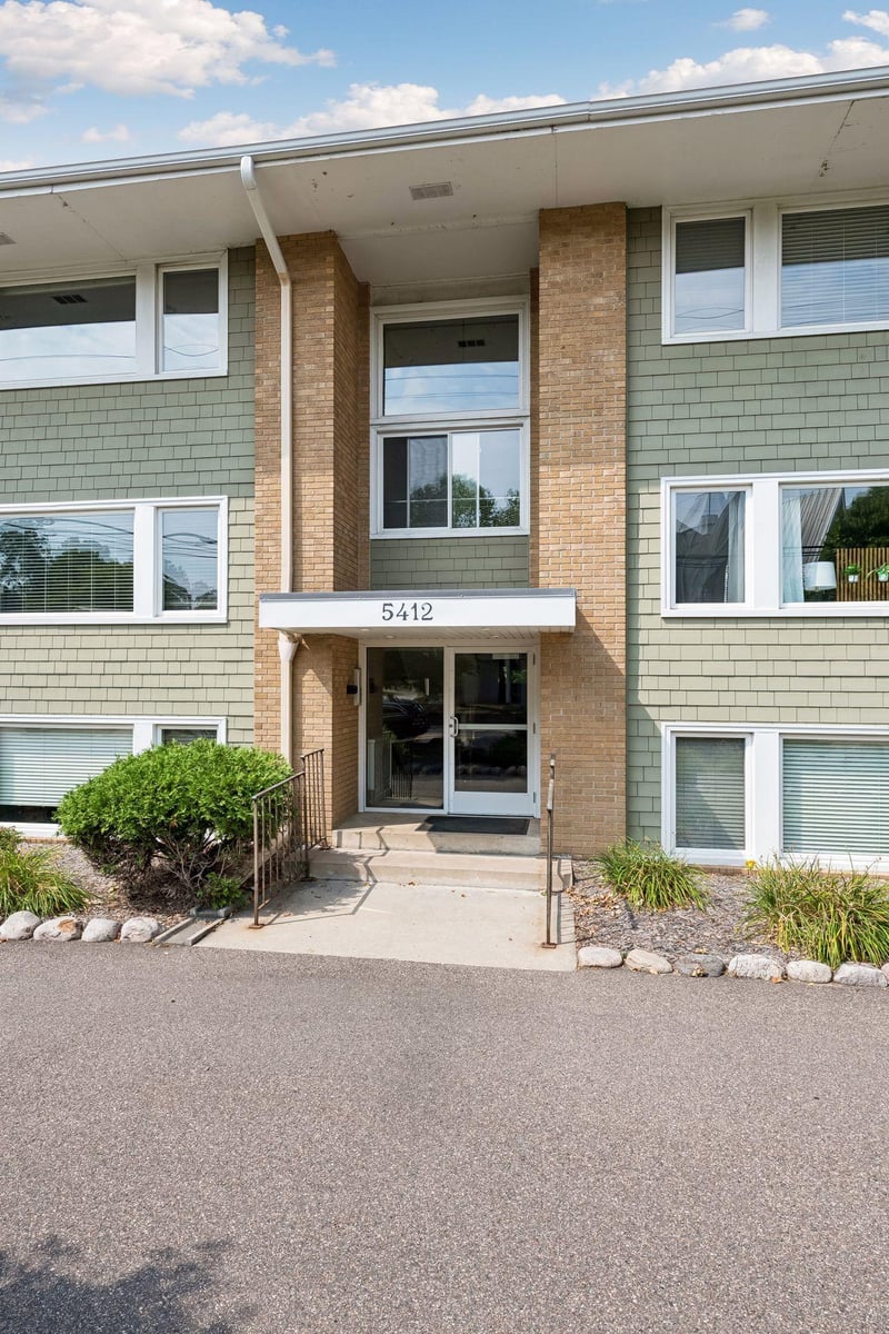 5412 France Ave S #112, Edina, MN 55410