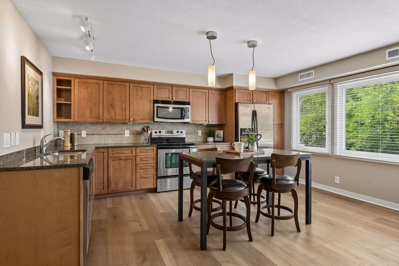 5412 France Ave S #112, Edina, MN 55410