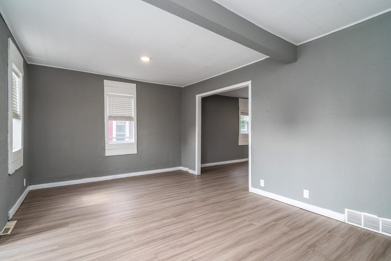 512 6th St W, Crookston, MN 56716