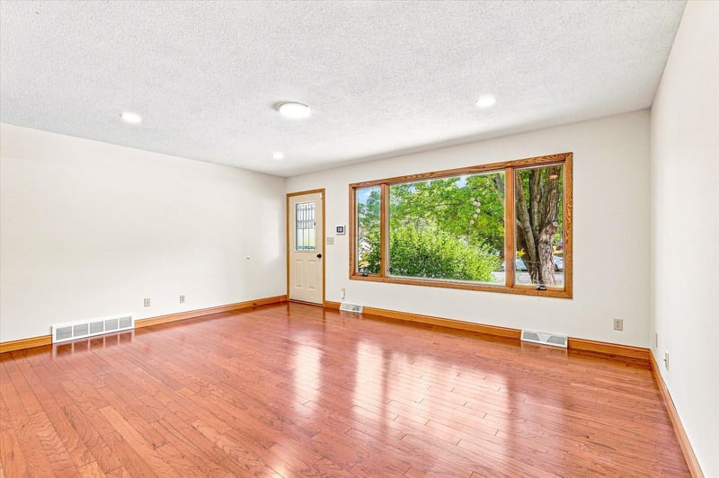 1339 Oak St, River Falls, WI 54022