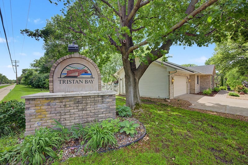 13901 92nd Pl N, Maple Grove, MN 55369