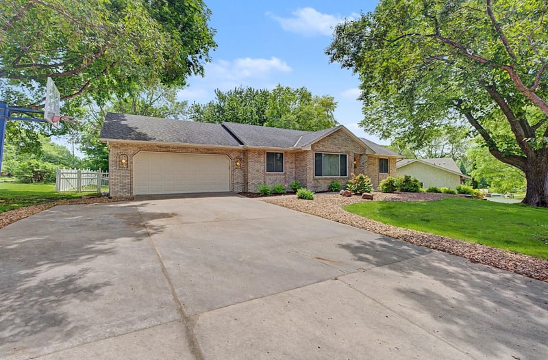 13901 92nd Pl N, Maple Grove, MN 55369