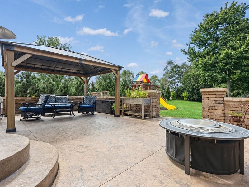 4766 S Oakwood Hills Pw, Eau Claire, WI 54701