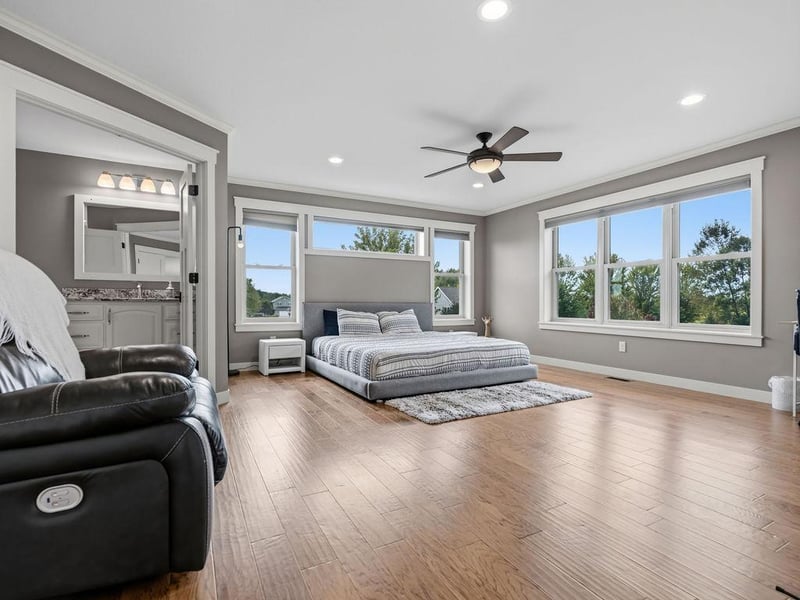 4766 S Oakwood Hills Pw, Eau Claire, WI 54701